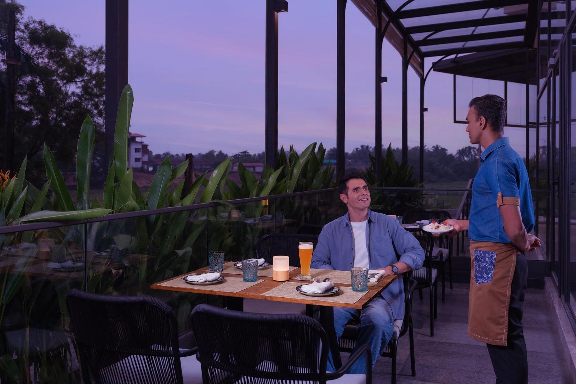 Courtyard By Marriott Goa Colva Hotel Ngoại thất bức ảnh